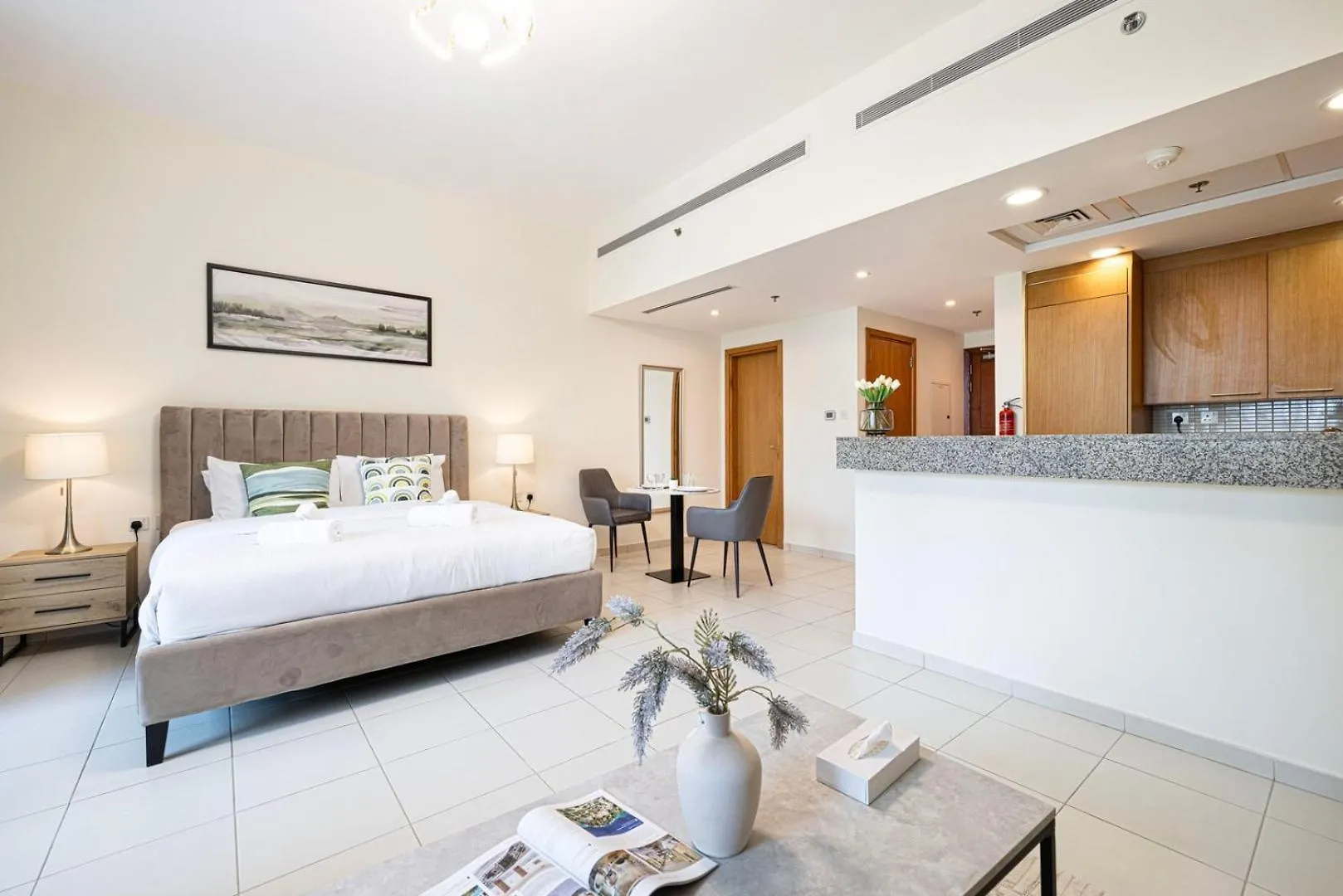 Juliushomes - Studio In Bay Square, Business Bay Dubai 0*,  United Arab Emirates