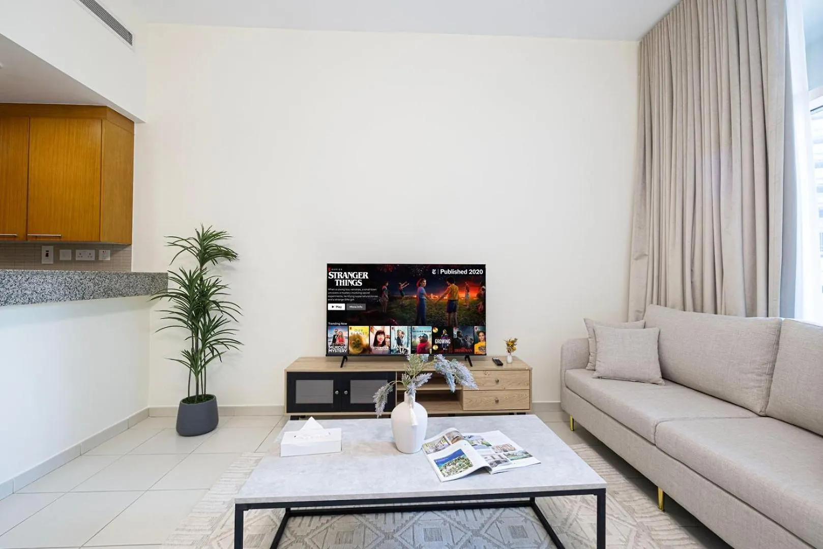 Juliushomes - Studio In Bay Square, Business Bay Dubai Apartment