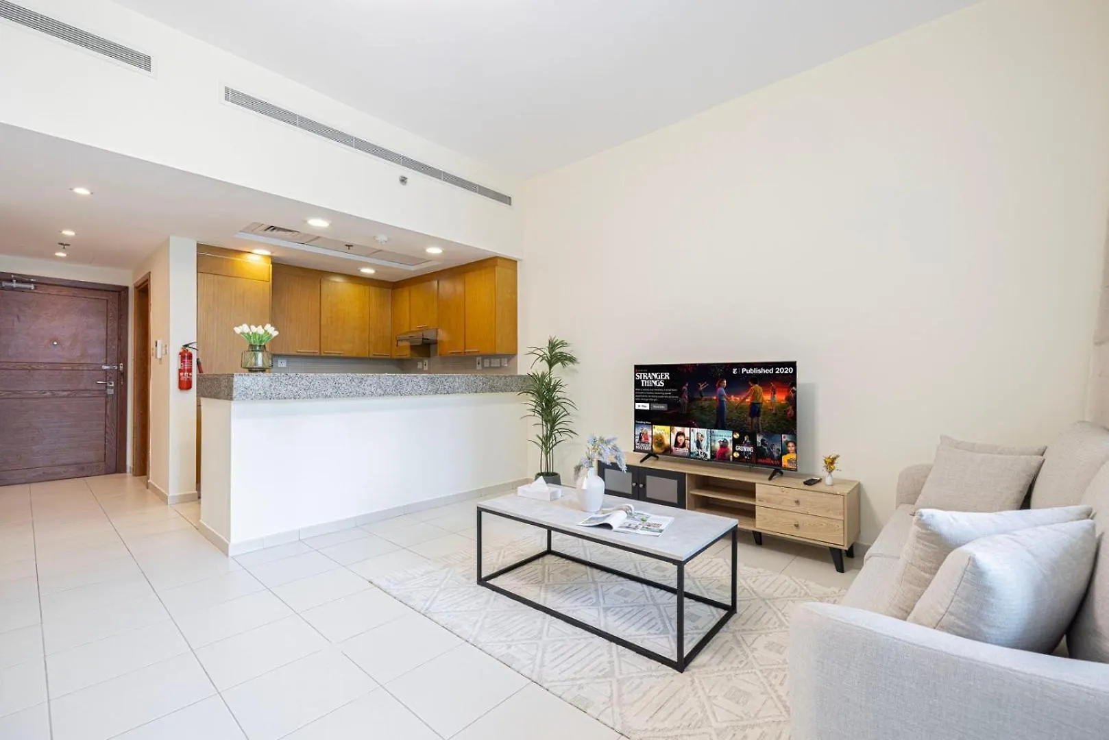 Juliushomes - Studio In Bay Square, Business Bay Dubai