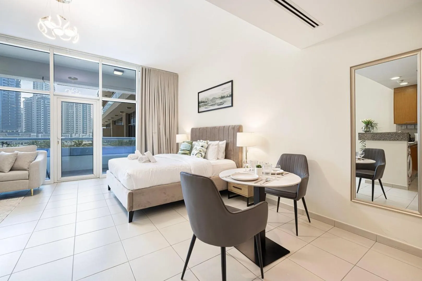 Apartment Juliushomes - Studio In Bay Square, Business Bay Dubai